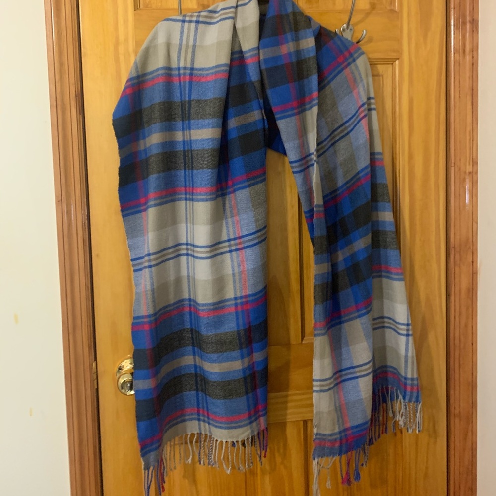 GAP scarf